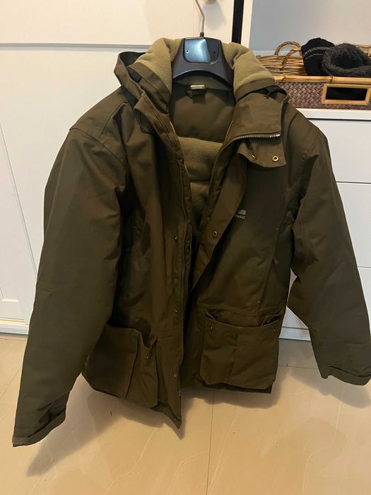 Haina , pantaloni si cizme de vanatoare/pescuit .