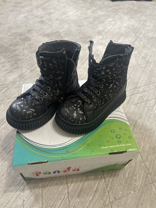 Продам детскую обувь