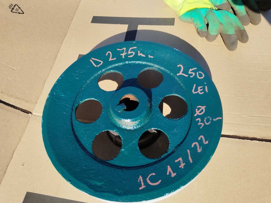 Fulie cu o curea cu diametrul de 275 mm