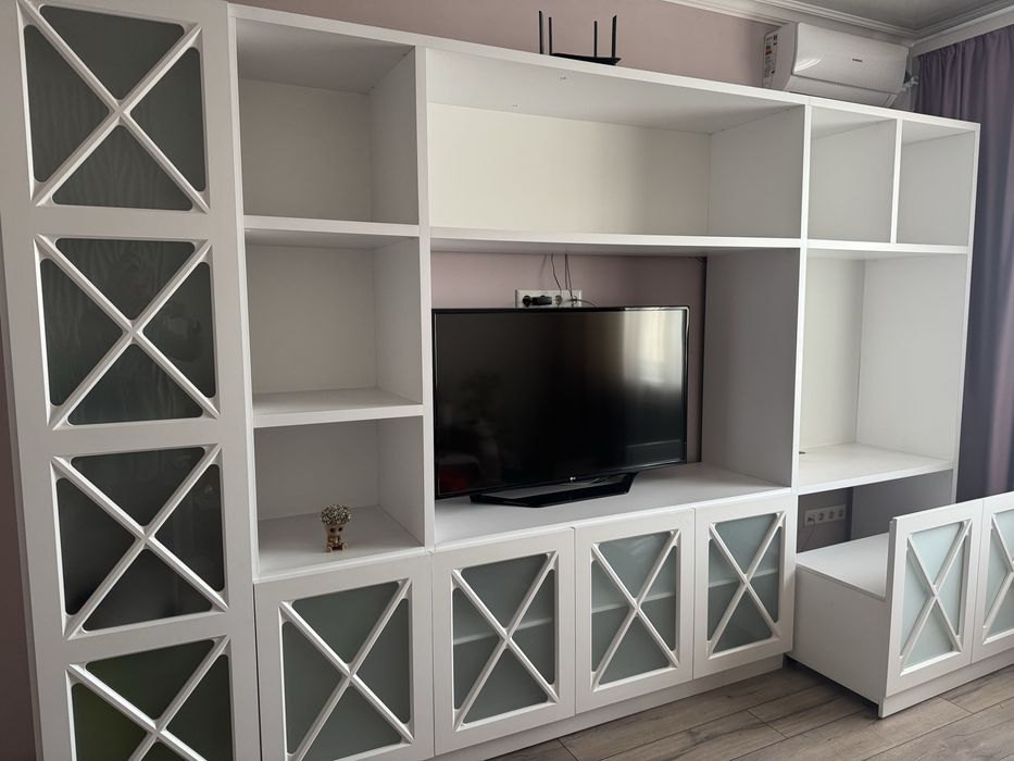 ТВ-стенка с витринами и рабочей зоной