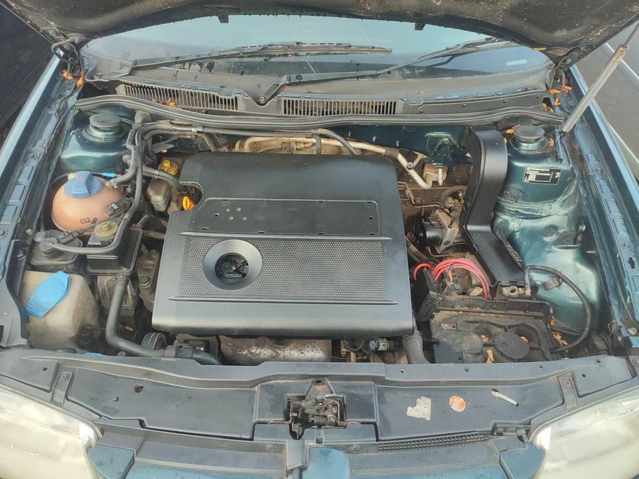 Dezmembram Volkswagen Bora Usa fata -spate dreapta /Usa fata-spate stanga