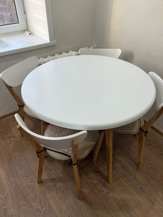 Стол обеденный со стульями