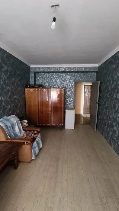 2/3/9. Сергели 3. Квартира 43 м², дом - бывшее общежитие. Метро 400 м.