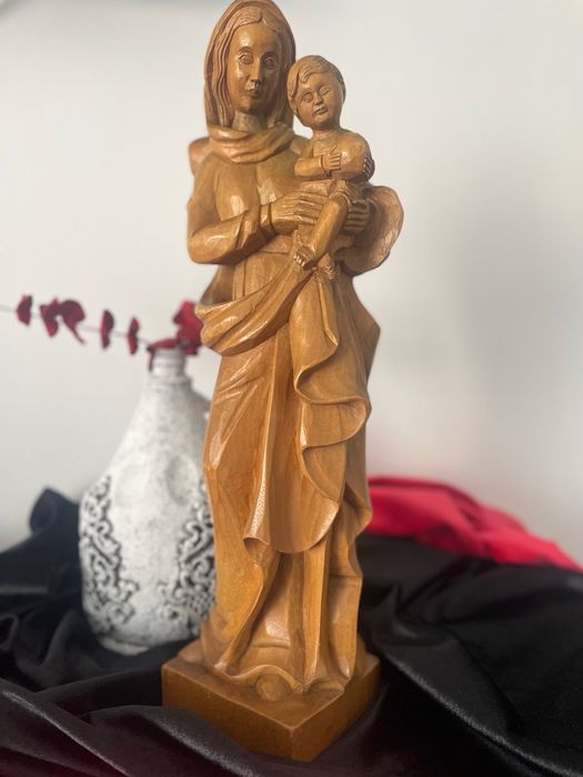 Sculptura in lemn masiv