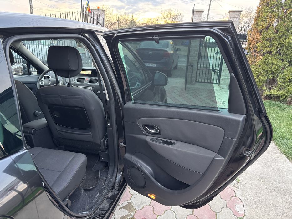 Ușă dreapta față  renault scenic 3