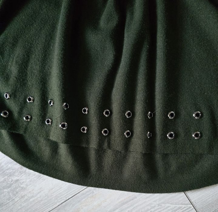 Рокля в маслено зелен цвят