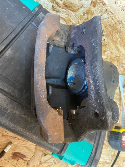 Суппорт правый Toyota Mark ll