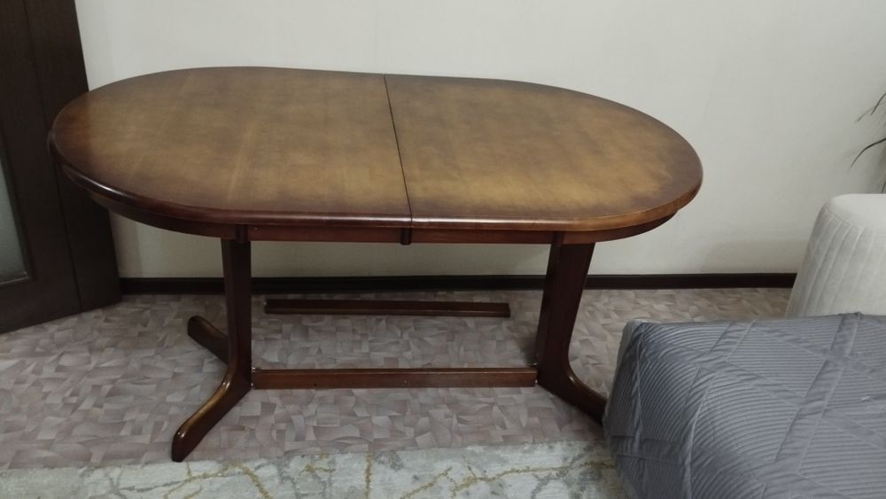 Стол со стульями