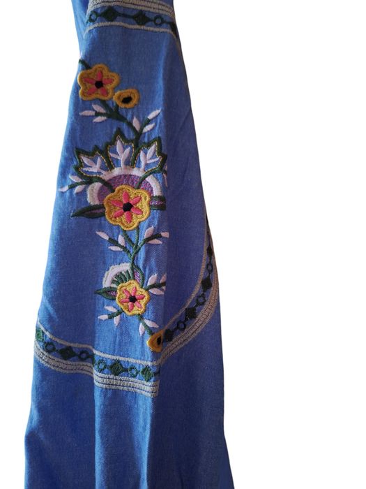 Дамска рокля с бродерия