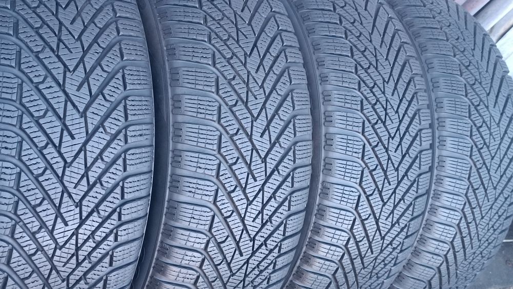 235/50/19 Pirelli Дот 3023