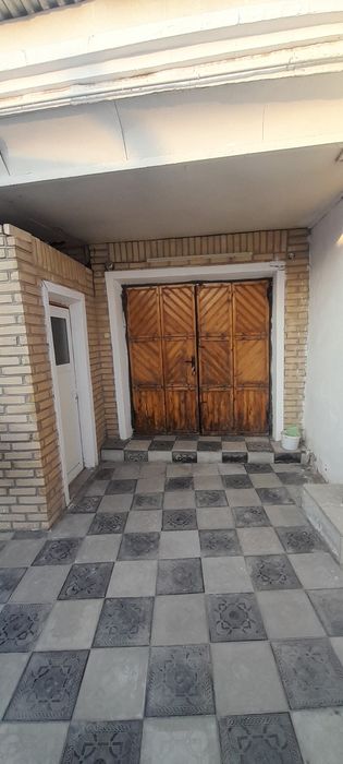 Ховли сотилади чуг шахар марказида  тез ва арзон  гастинса учун