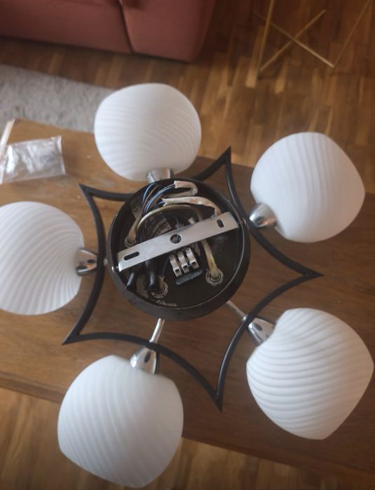 Lustra 5 brate mai multe detali la telefon