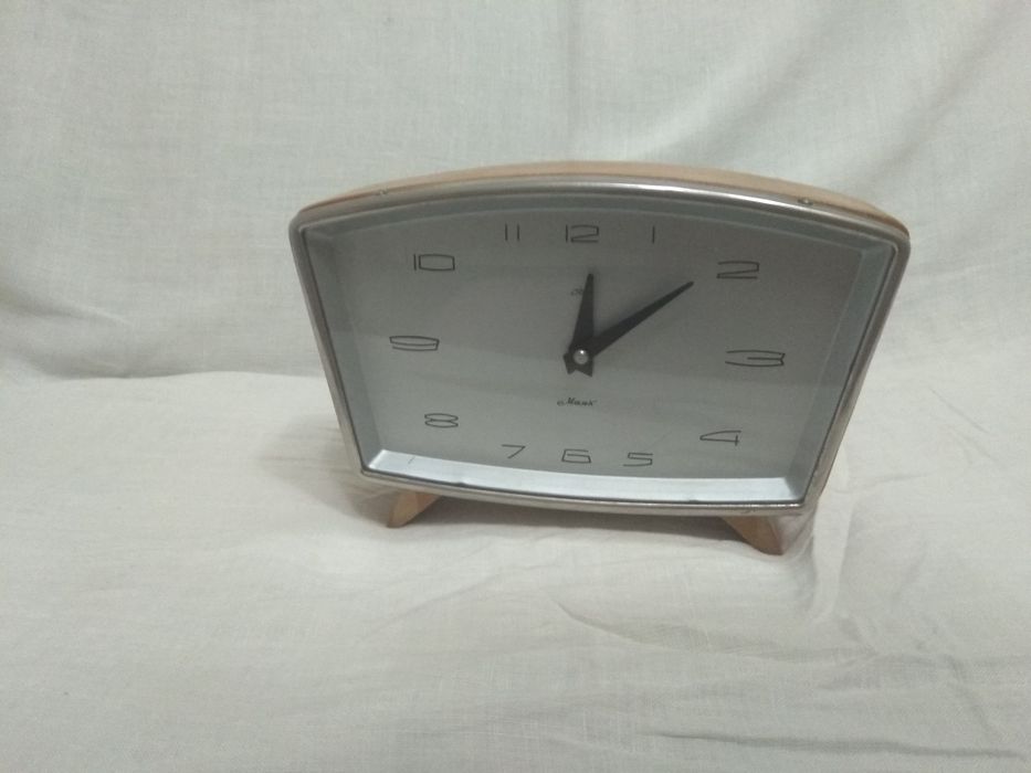 Часы маяк СССР. Завод пружины почти неделю держит.