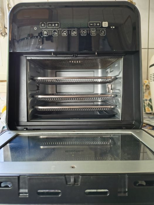 Vând airfryer BREVILLE