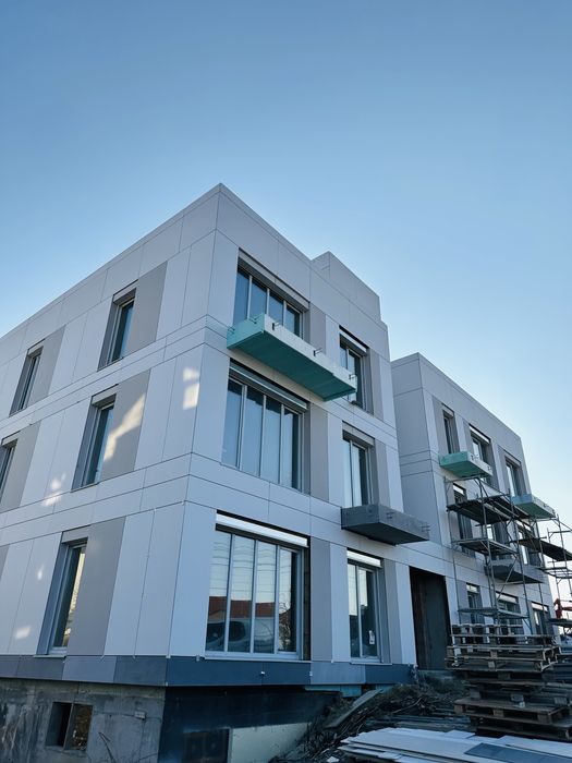 De vanzare apartament 3 cam + birou/dressing si parcare inclusa