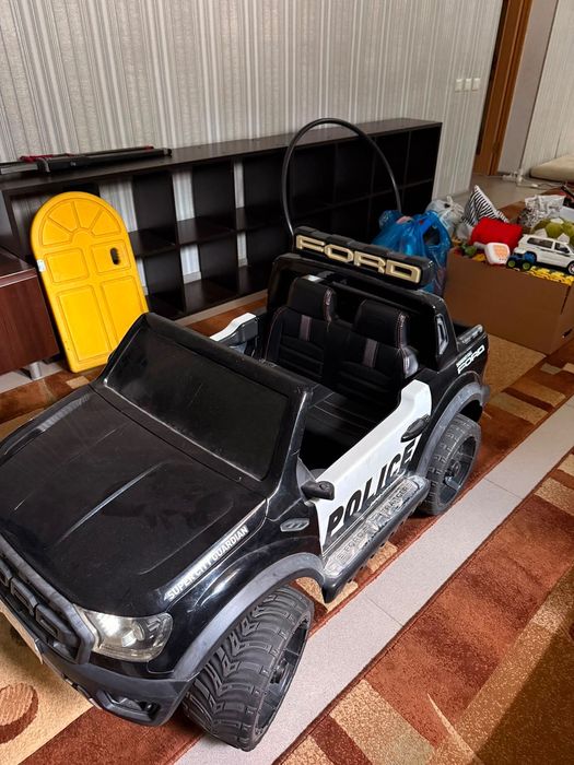 Продам игрушку машинку