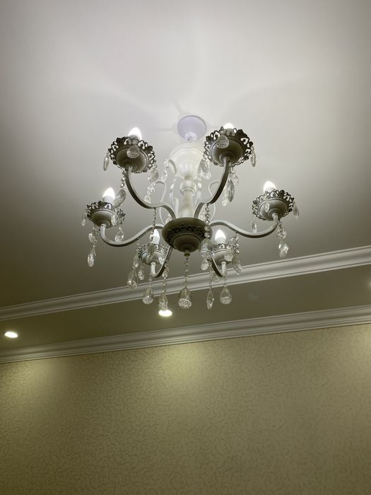 Продается Люстра.