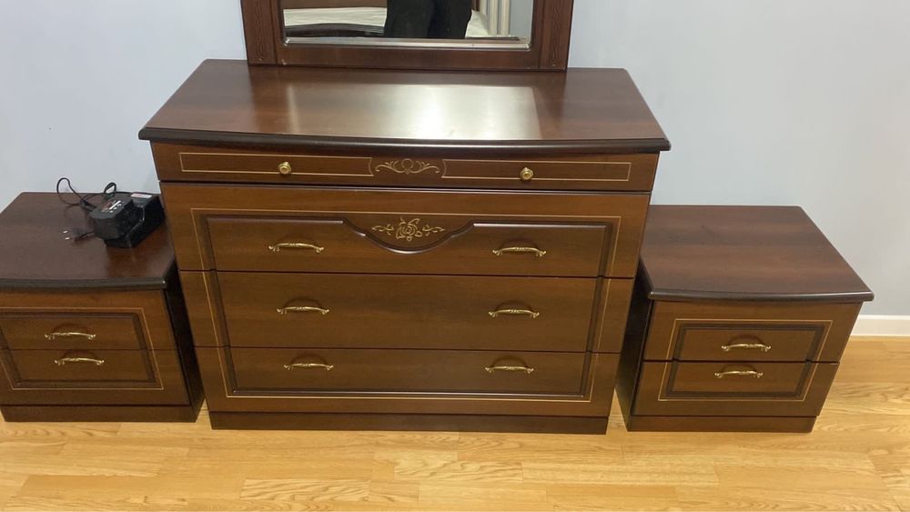 Продам спальный гарнитур