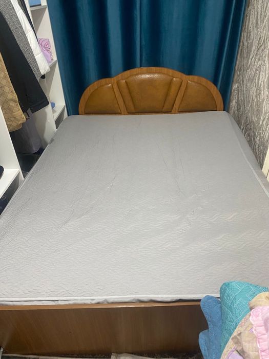 Продам спальный гарнитур