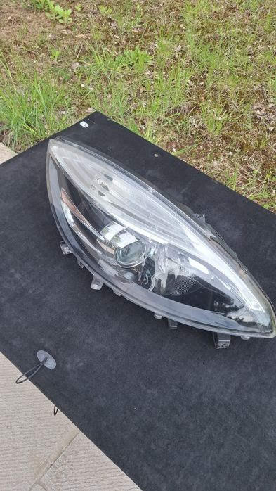 Far dreapta renault scenic.