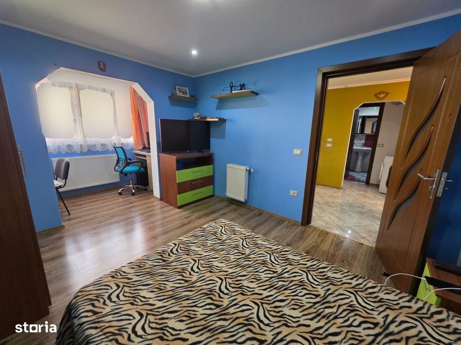 4 camere, zona Favorit, etaj intermediar, 2 balcoane, mobilat, utilat