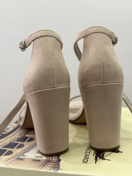 Босоножки 10.000