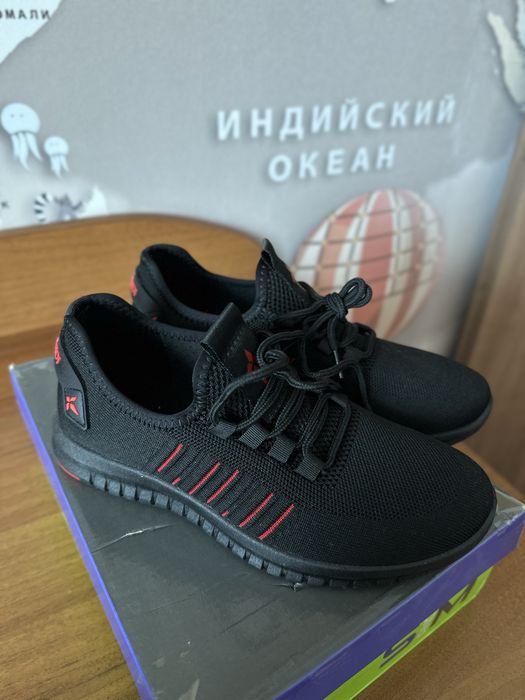 Кроссовки новые 39 размер