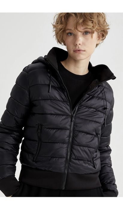 Черно яке с качулка Defacto - размер XS