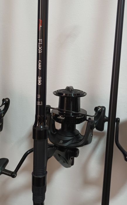 SET 4 Lansete FLX8 CARP 3.90M 3.50Lbs 2seg + 4 Mulinete EastShark 1200