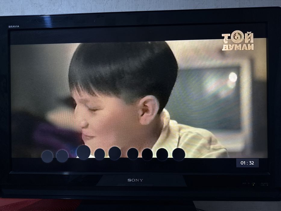 Продаю телевизор.В зорошем состоянии но на дисплее есть черные пятна