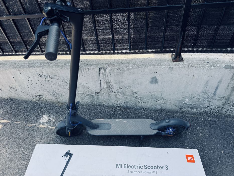 Продавам употребяван Mi electric skooter 3