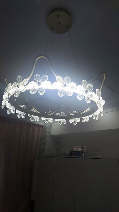Современная LED-люстра «Цветочное кольцо»