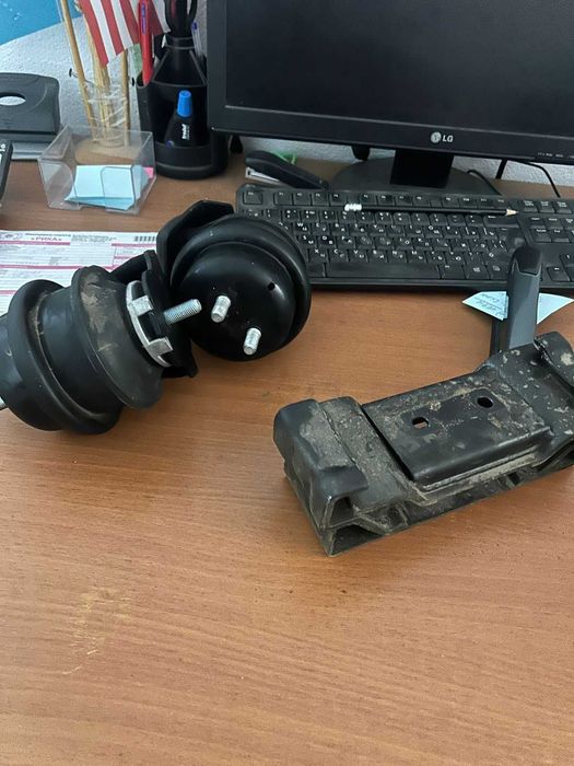 продам подушки двигателя  на авто