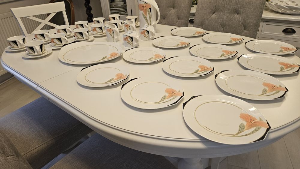 Set Villeroy Boch model Iris 12 persoane impecabil