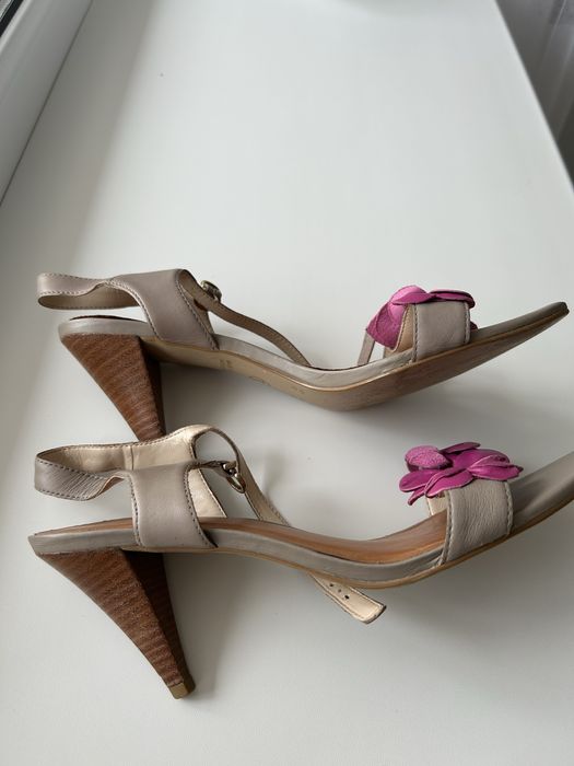 Босоножки кожаные шикарные 40 размера