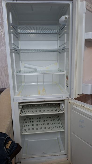 Холодильник рабочий.