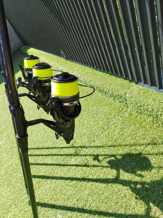 SET 3 Lansete FL Flx 8 CARP 3.60m,2 tronsoane + 3 Mulinete FL BLACK FO