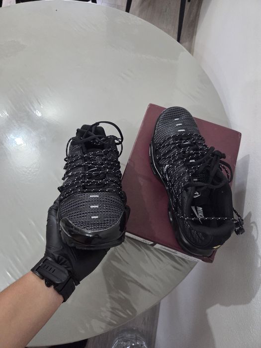 Adidasi nike air max tn