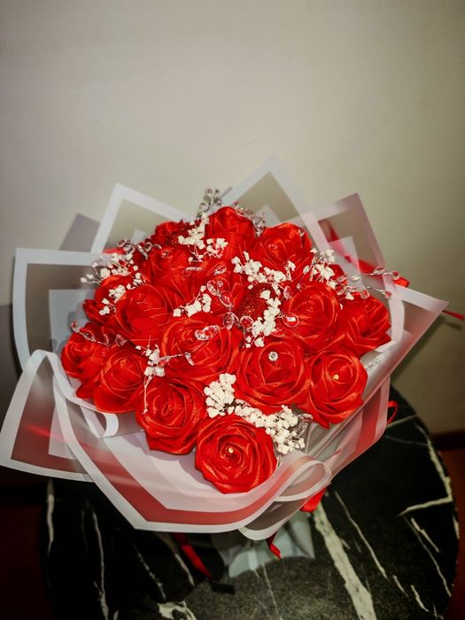 Buchet trandafiri satin Valentines day