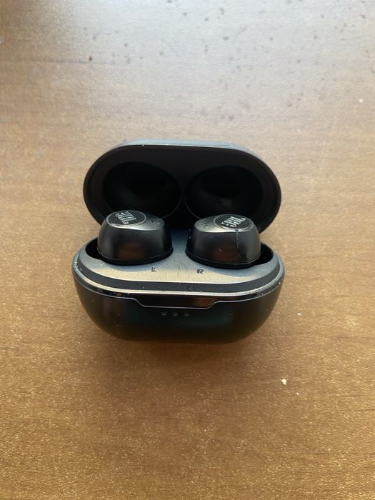 Срочно продам наушники JBL Tune  115TWS