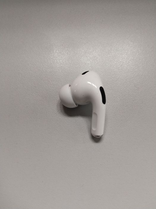 Айрподс про 2, на левое ухо