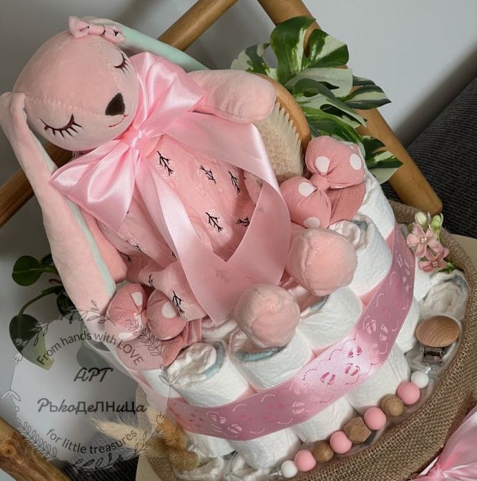 Торти от памперси на 2 етажа от “АРТ Ръкоделница”