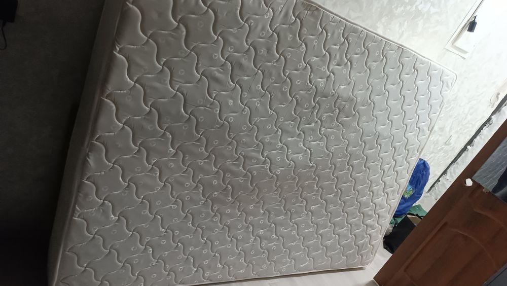 Продам Кровать 140*200 с матрасом