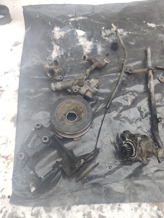 Продам двигатель 4м40 по запчастям