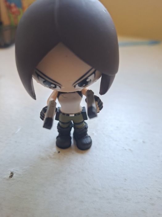 Figurină Lara Croft Tomb Raider stil chibi + bonus cangur random :)