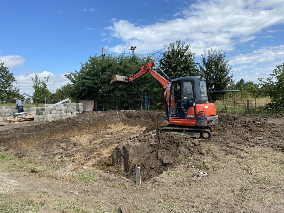 Miniexcavator dumper de inchiriat fose septice lucrari pavaje foreza