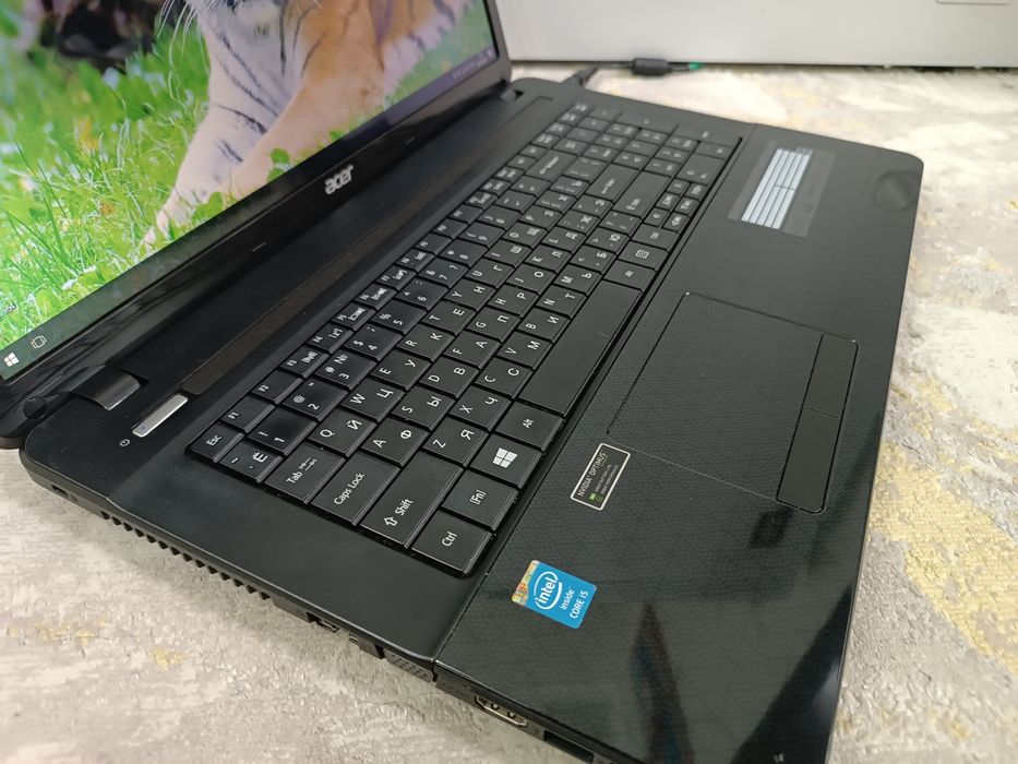 НОУТБУК Acer i5 / 17.3" Windows 10.