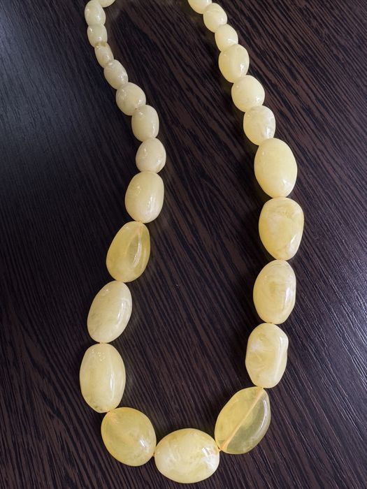 Натуральный молочный янтарь