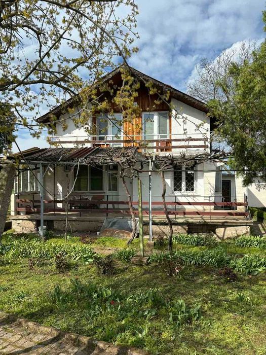 Предлагам парцел с къща в с.Опан