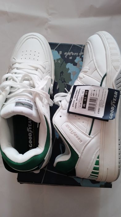 Pantofi sport nou cu eticheta mărimea 45